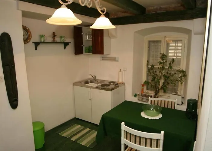 Апартаменты 1 Bed Near Old Town - Sleeps 2 W Wifi *