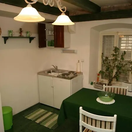 Appartement 1 Bed Near Old Town - Sleeps 2 W Wifi *